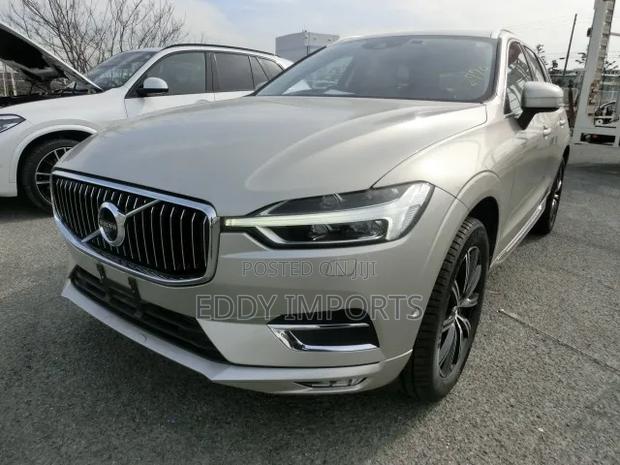 Volvo XC60 T5 Momentum AWD 2019 Beige