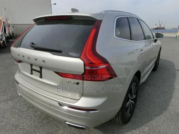 Volvo XC60 T5 Momentum AWD 2019 Beige