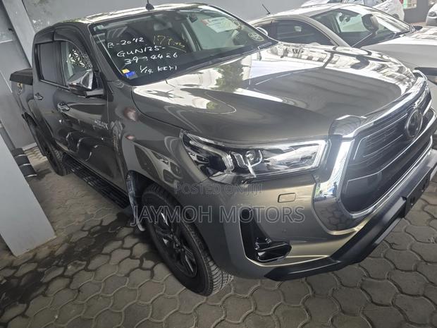 Toyota Hilux 2021 Brown