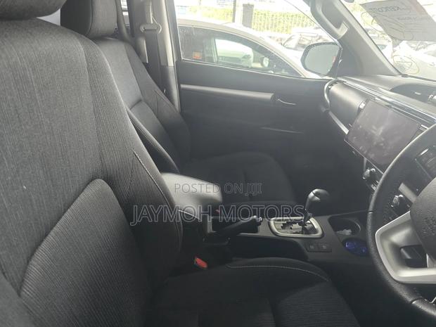 Toyota Hilux 2021 Brown