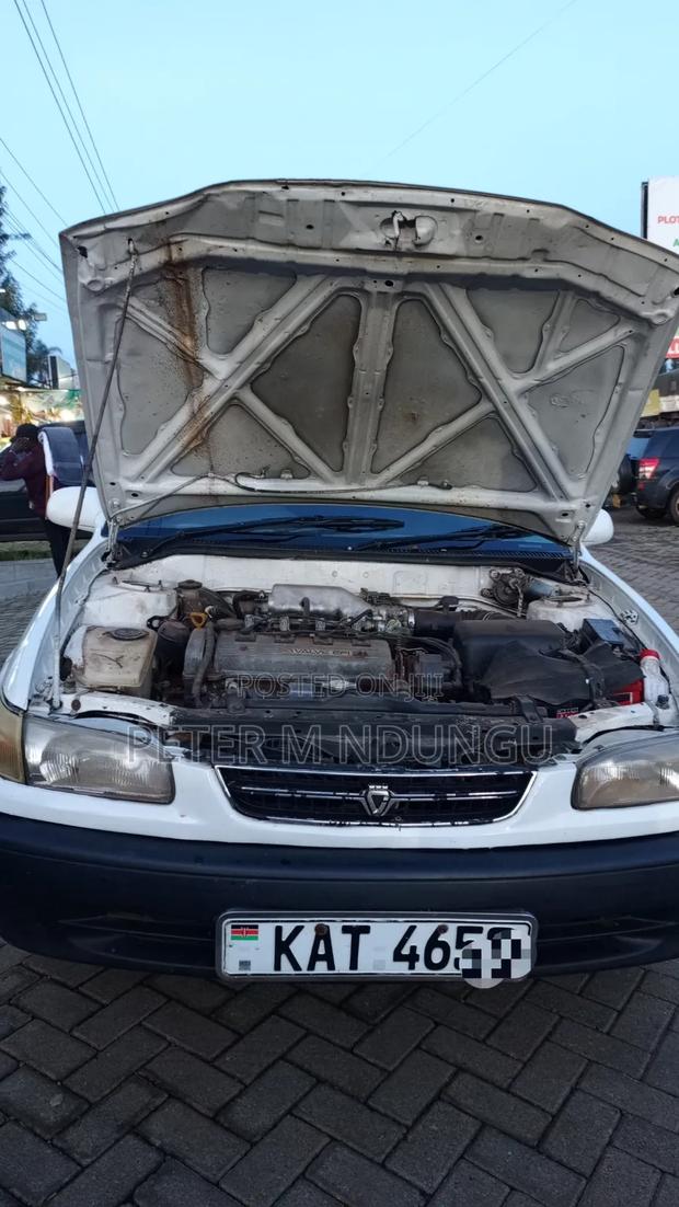 Toyota Corolla 1995 White