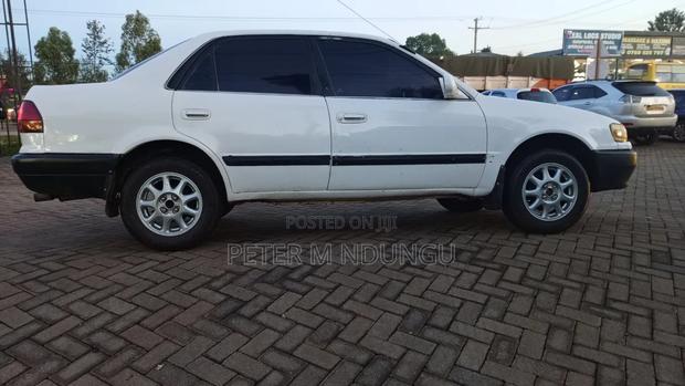 Toyota Corolla 1995 White
