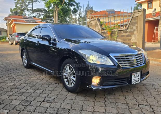 Toyota Crown 2012 Black