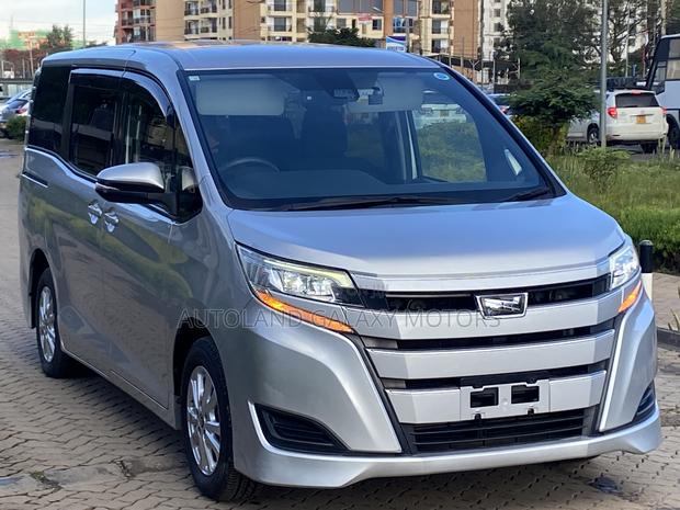 Toyota Noah 2018 Silver