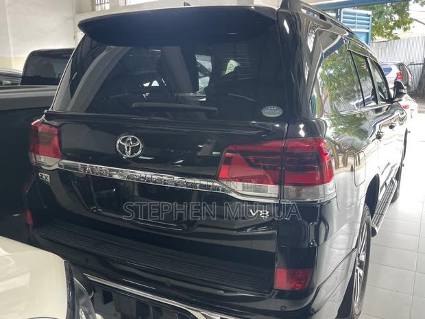 Toyota Land Cruiser 4.6 V8 ZX 2020 Black
