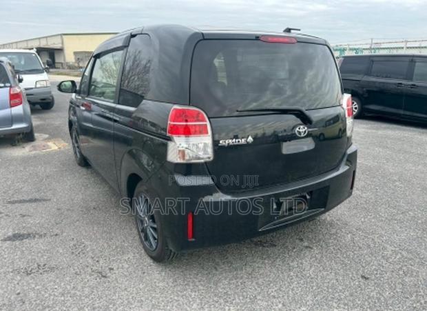 Toyota Spade 2019 Black