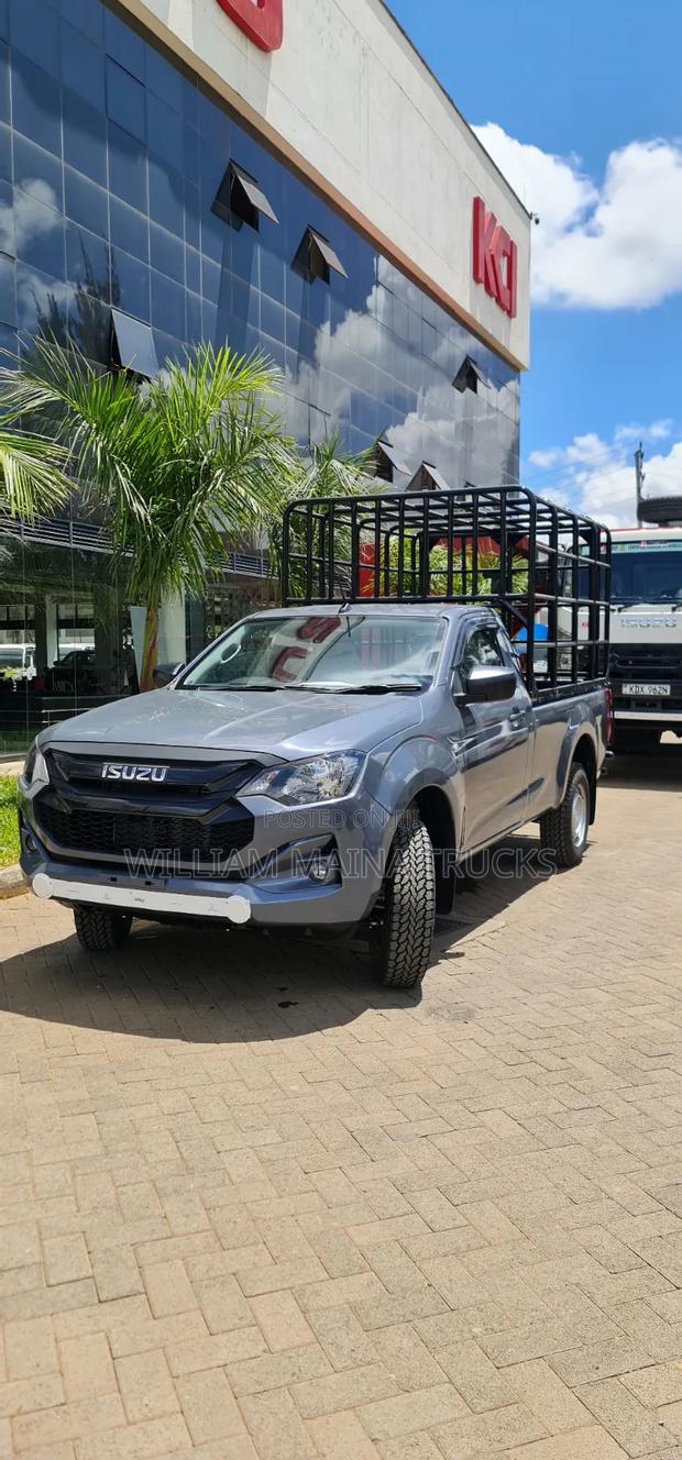 New Isuzu D-MAX 2026 Gray