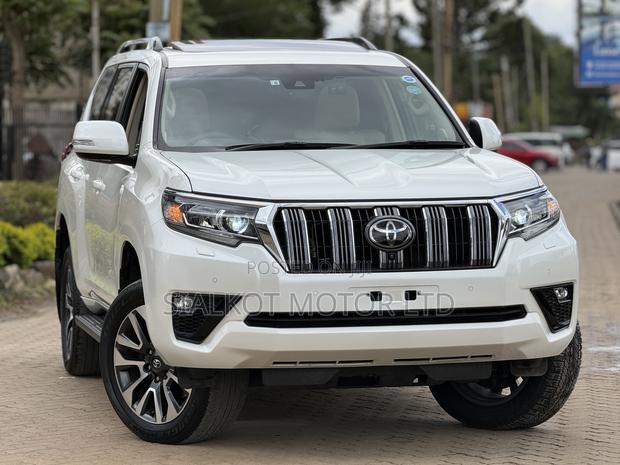 Toyota Land Cruiser Prado 2.8 2022 White