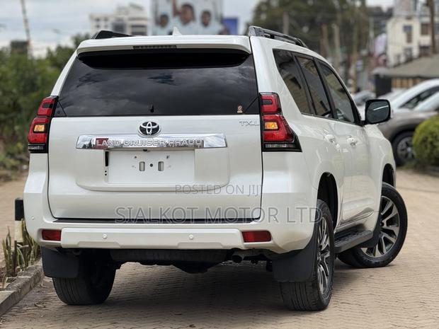 Toyota Land Cruiser Prado 2.8 2022 White