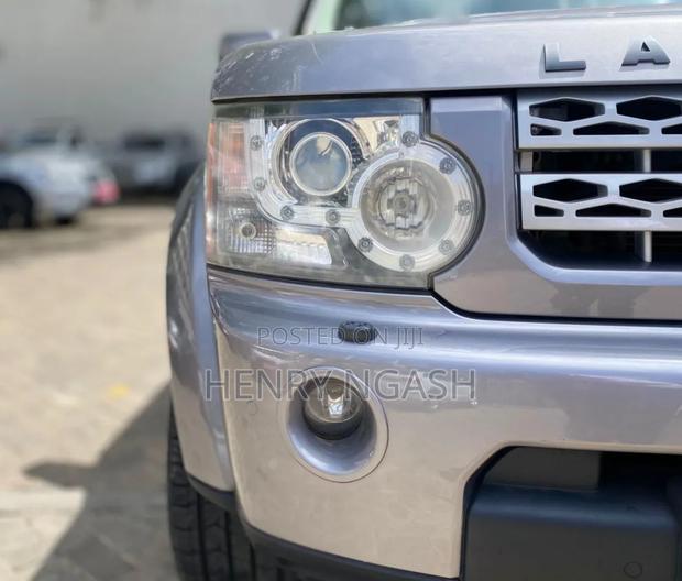 Land Rover Discovery 2011 Gray