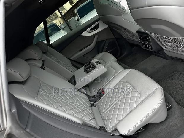 Audi Q8 2022 Matt Black