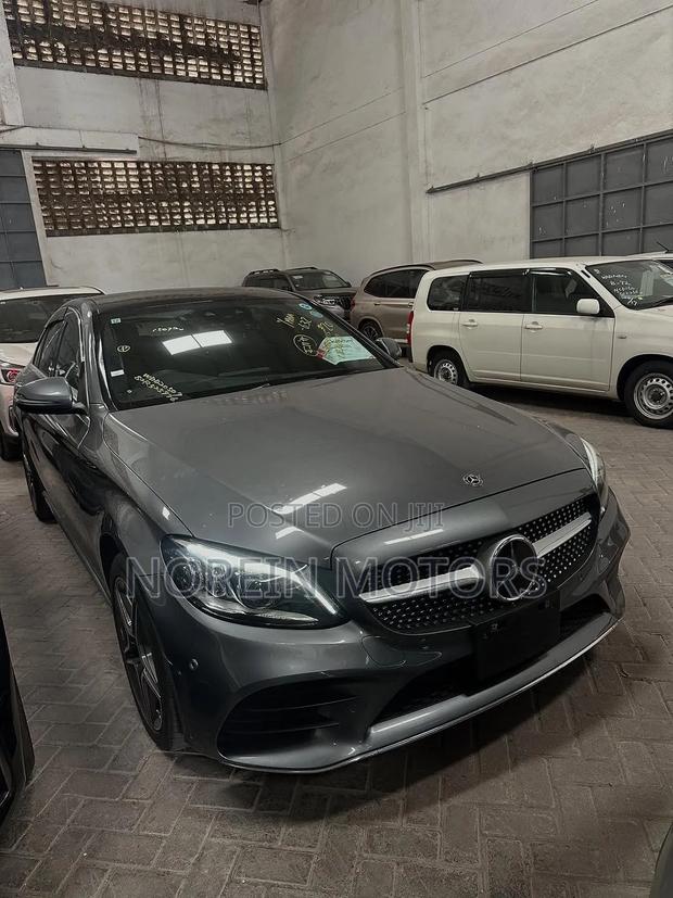 Mercedes-Benz C200 2020 Matt Black