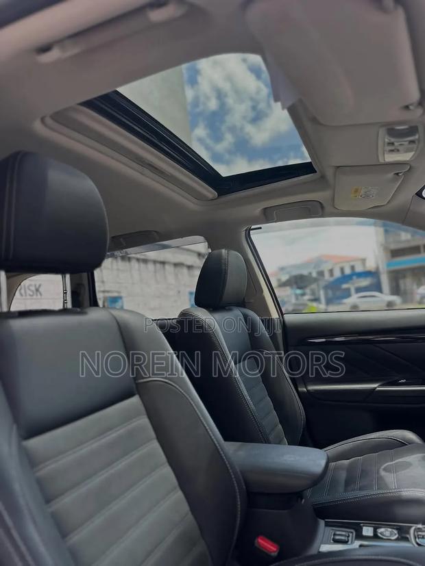 Mitsubishi Outlander 2.4 PHEV AWD 2019 Red