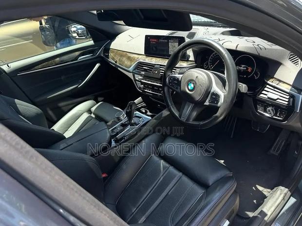 BMW 530i 2021 Blue
