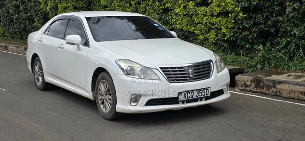 Toyota Crown 2012 White