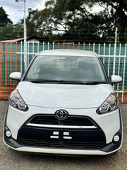 Toyota Sienta 2018 White for sale