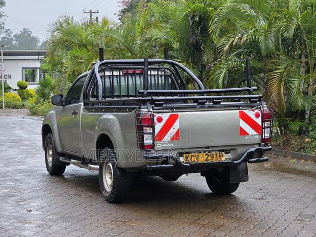 Isuzu D-MAX 2019 Gray