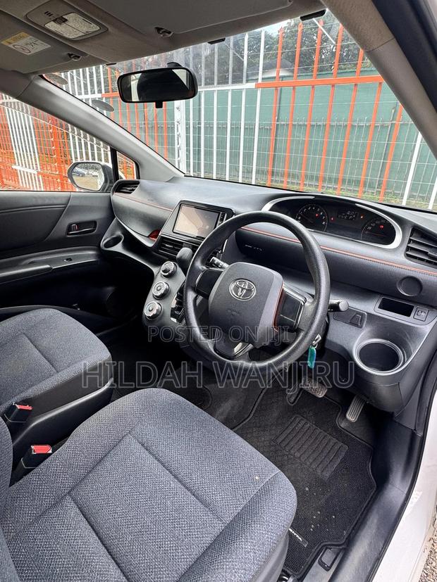 Toyota Sienta 2018 White