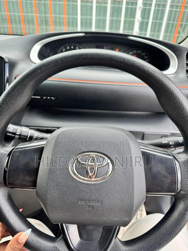 Toyota Sienta 2018 White