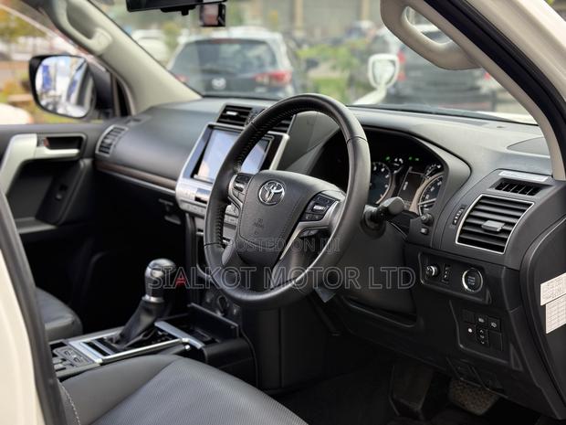 Toyota Land Cruiser Prado 2.7 2020 White
