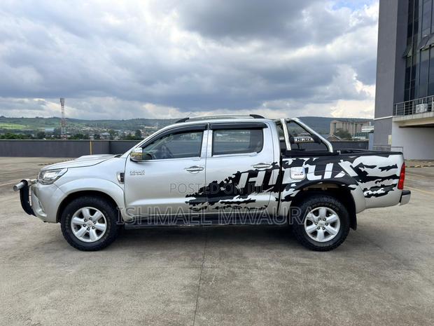 Toyota Hilux 2010 Silver