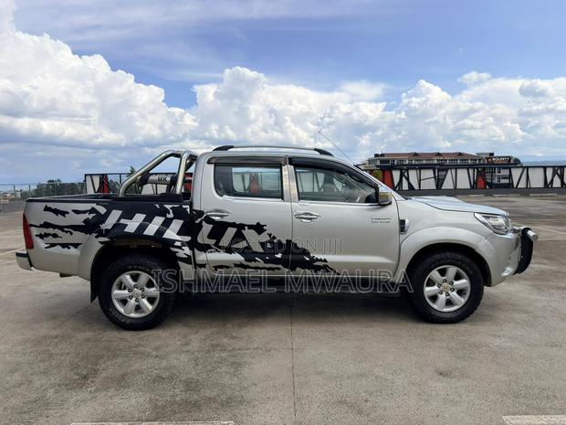 Toyota Hilux 2010 Silver