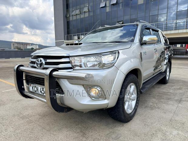 Toyota Hilux 2010 Silver