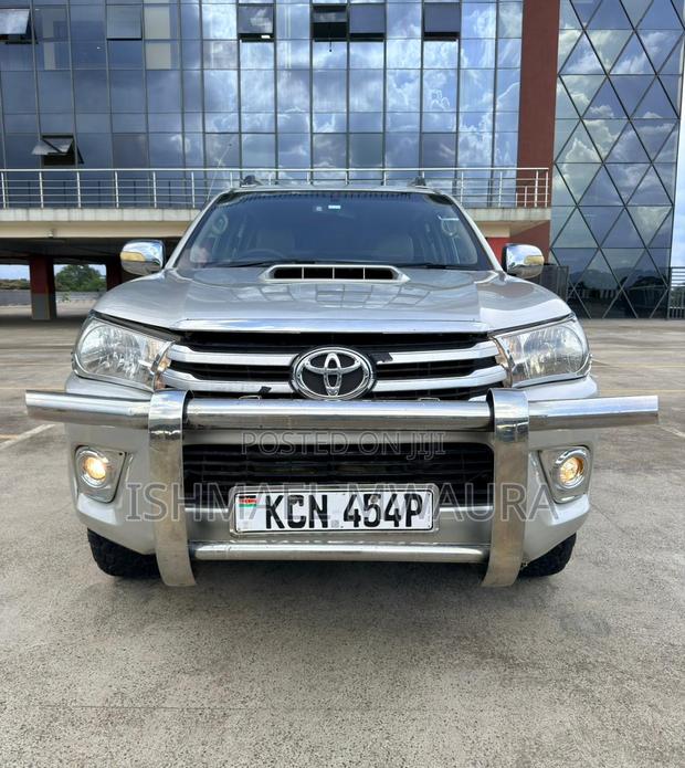 Toyota Hilux 2010 Silver