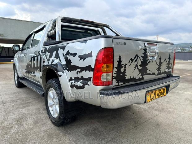 Toyota Hilux 2010 Silver