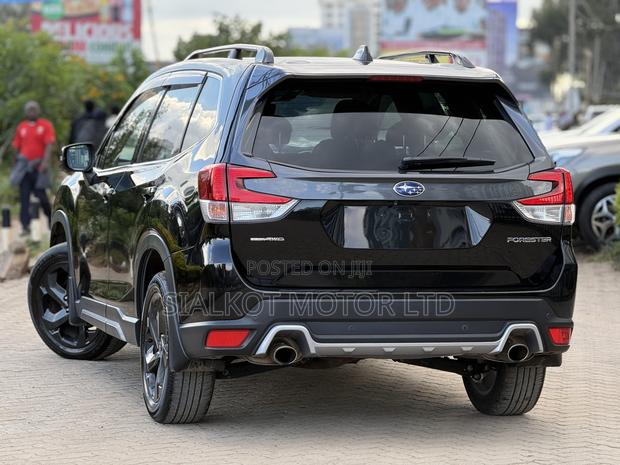 Subaru Forester Premium 2022 Black
