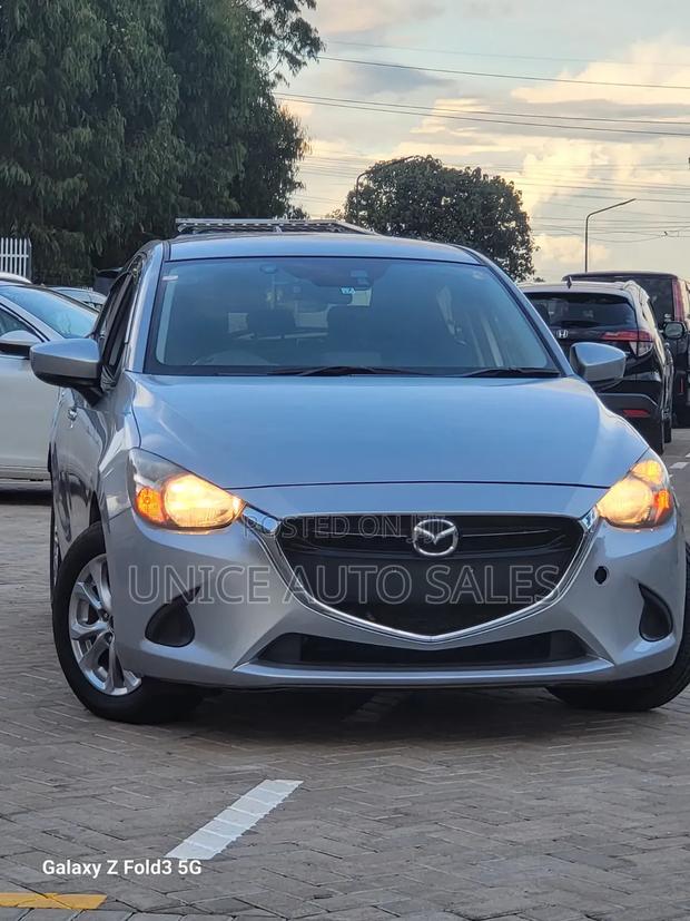 Mazda Demio 2017 Silver