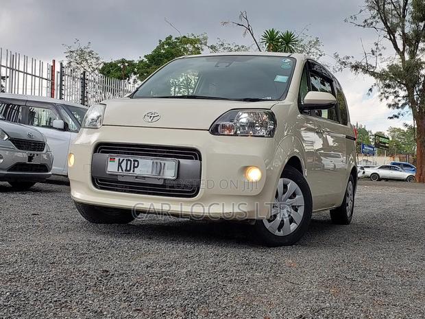 Toyota Porte 2017 Beige