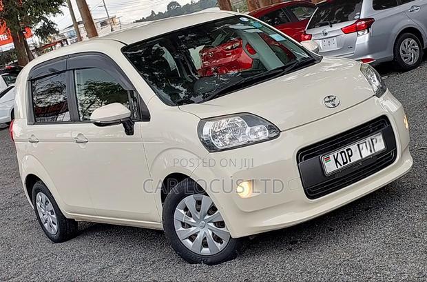 Toyota Porte 2017 Beige