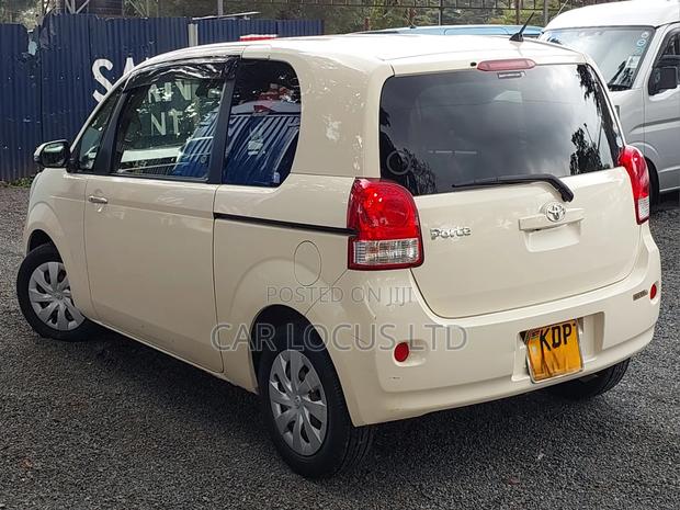 Toyota Porte 2017 Beige