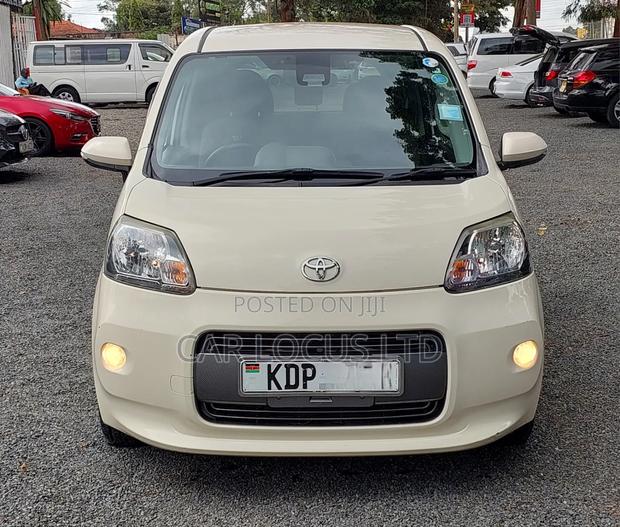 Toyota Porte 2017 Beige