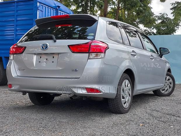 Toyota Corolla Fielder 2019 Silver
