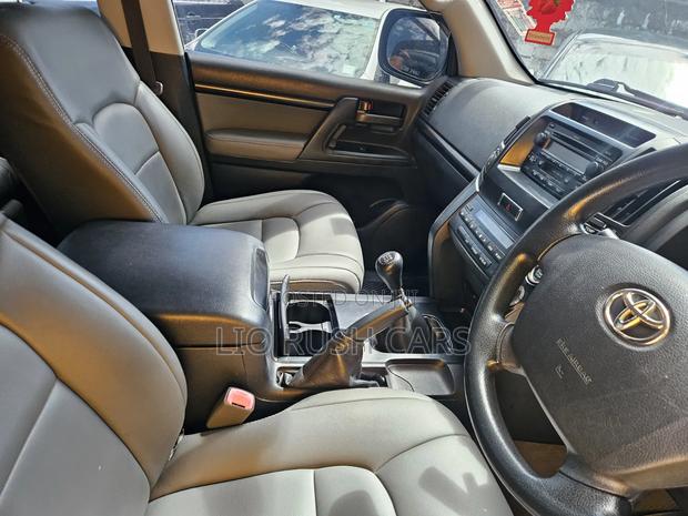 Toyota Land Cruiser 2012 Gold