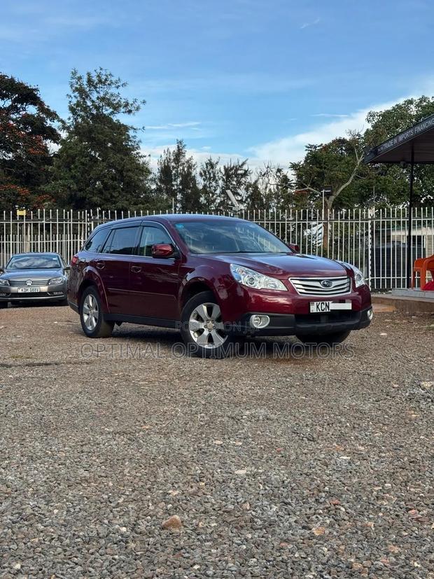 Subaru Outback 2.5i 2010 Maroon