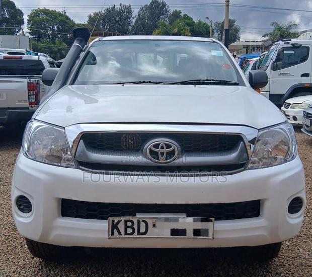 Toyota Hilux 2008 White