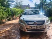 Volkswagen Tiguan S 4Motion 2011 Gold for sale