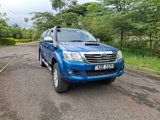 Toyota Hilux 3.0 D-4D 4x4 2015 Blue