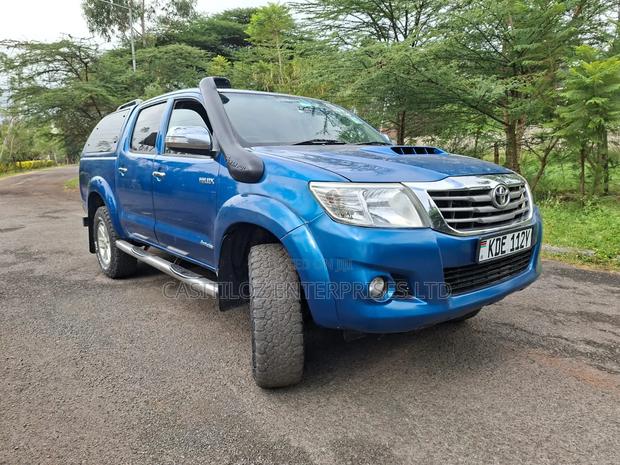Toyota Hilux 3.0 D-4D 4x4 2015 Blue