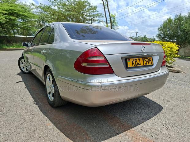Mercedes-Benz E200 2005 Beige