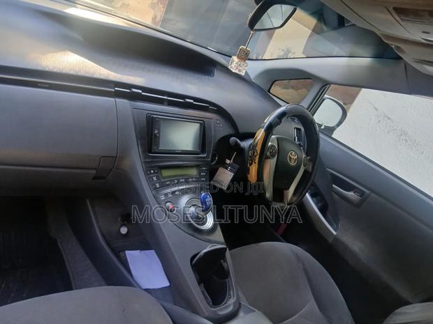 Toyota Prius IV 2011 White