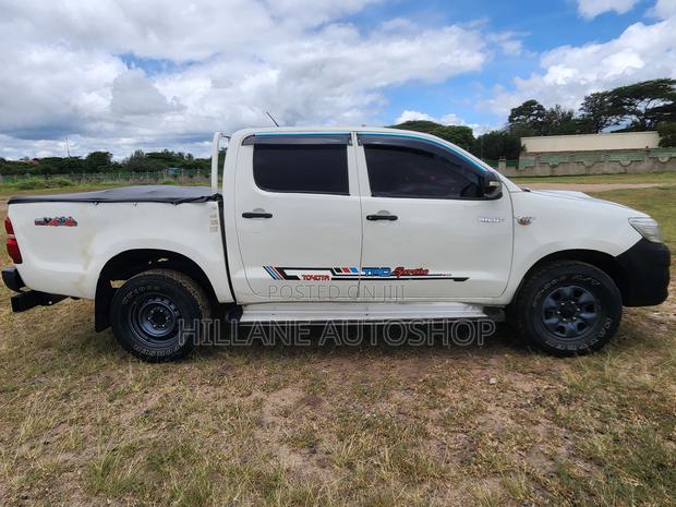 Toyota Hilux 2012 White