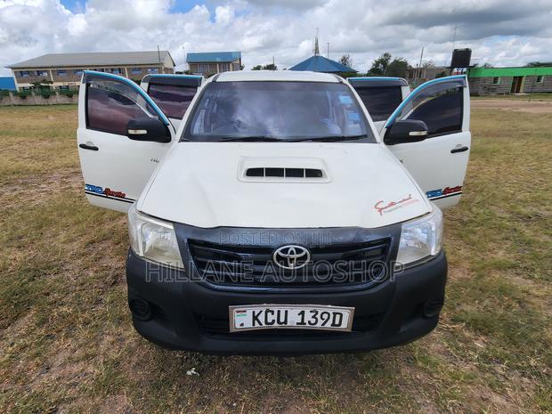 Toyota Hilux 2012 White