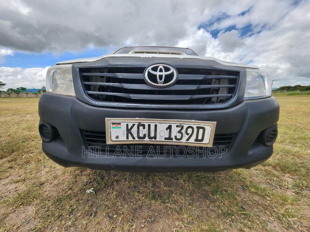 Toyota Hilux 2012 White
