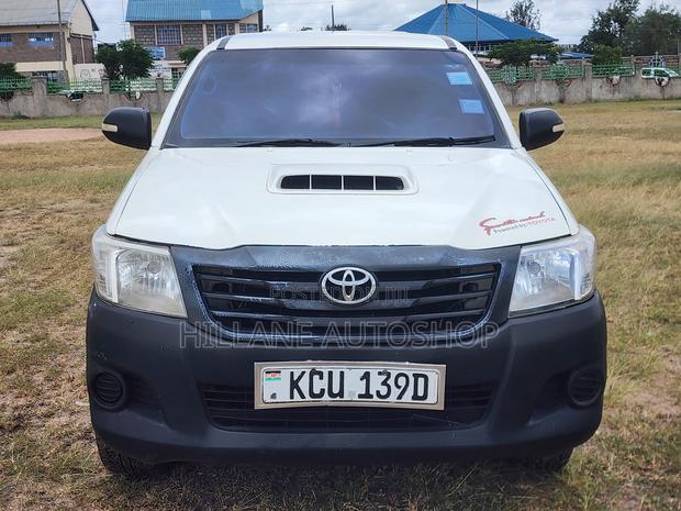 Toyota Hilux 2012 White