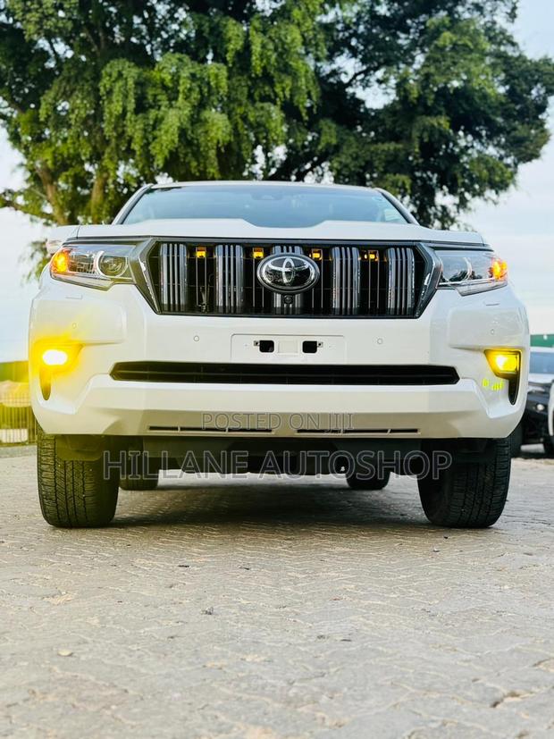 Toyota Land Cruiser Prado 2018 White