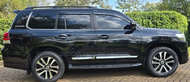 Toyota Land Cruiser 2011 Black
